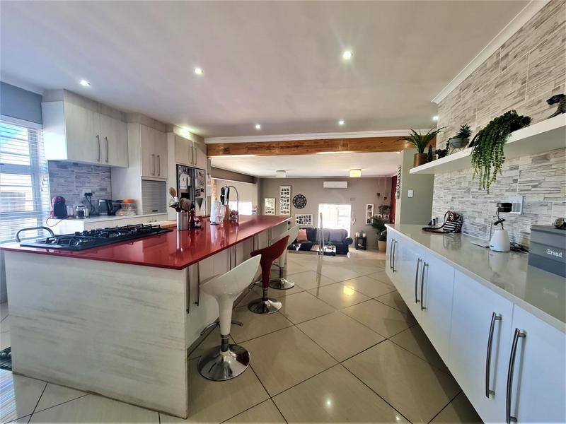4 Bedroom Property for Sale in Myburgh Park Western Cape
